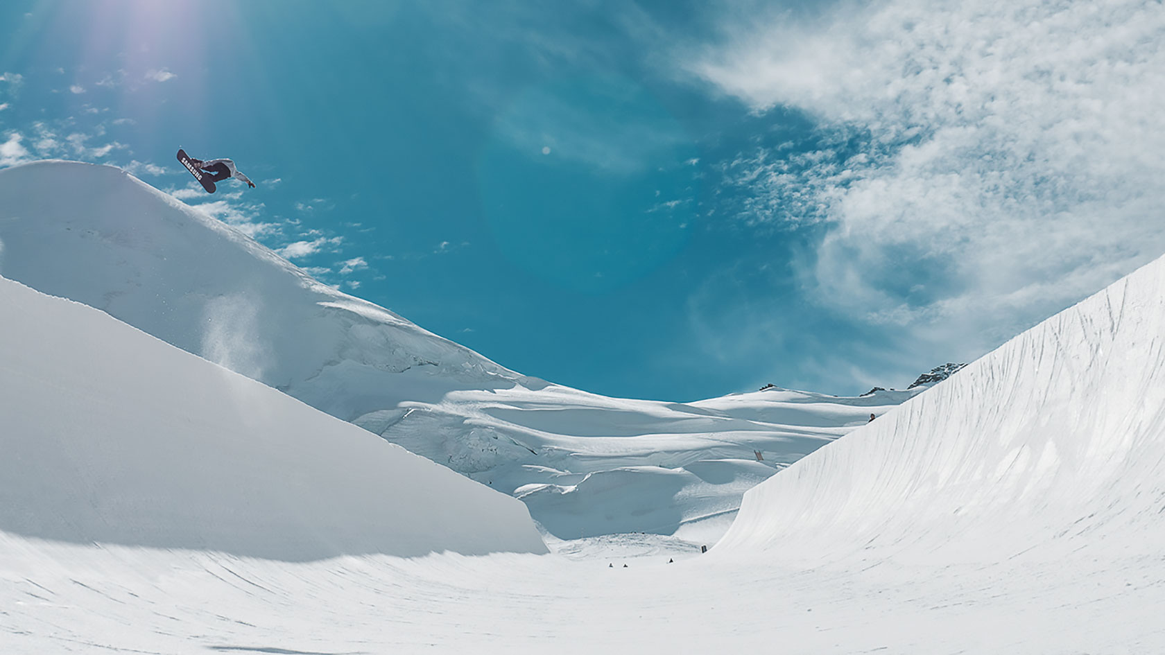 Das Swiss Snowboard Freestyle Team trainiert in SaasFee Swiss Ski