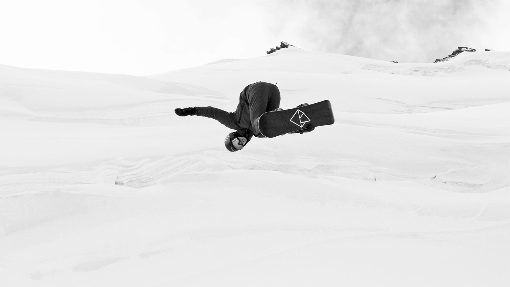 Das Swiss Snowboard Freestyle Team trainiert in SaasFee Swiss Ski