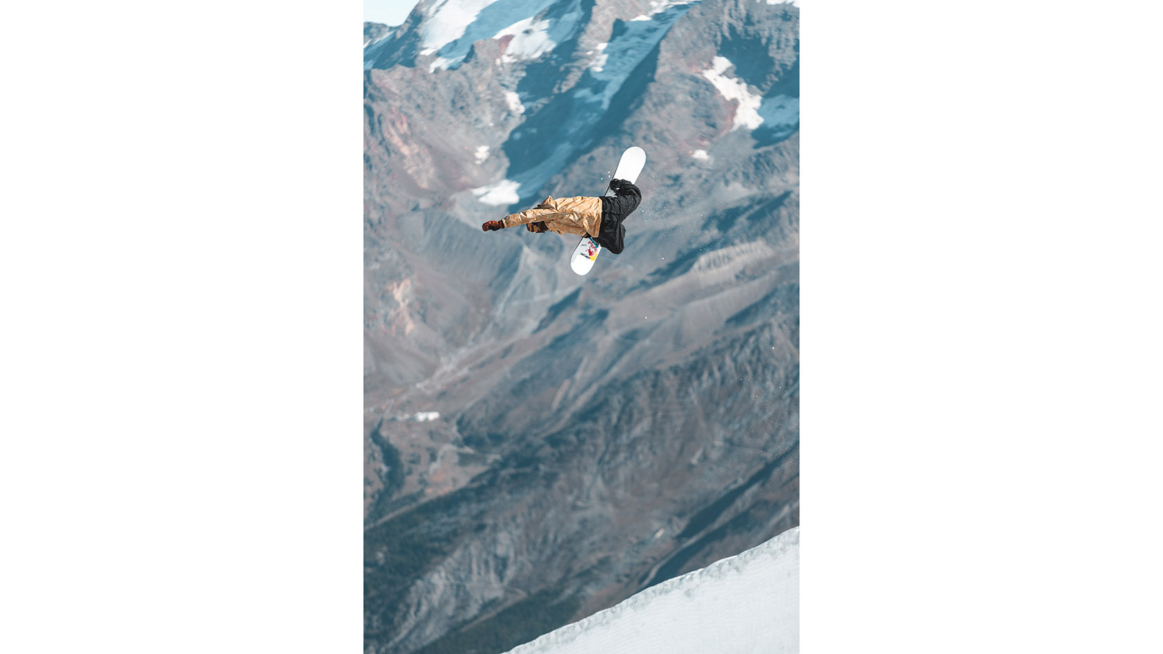 Mit dem Snowboard Freestyle Team in der Halfpipe von SaasFee Swiss Ski