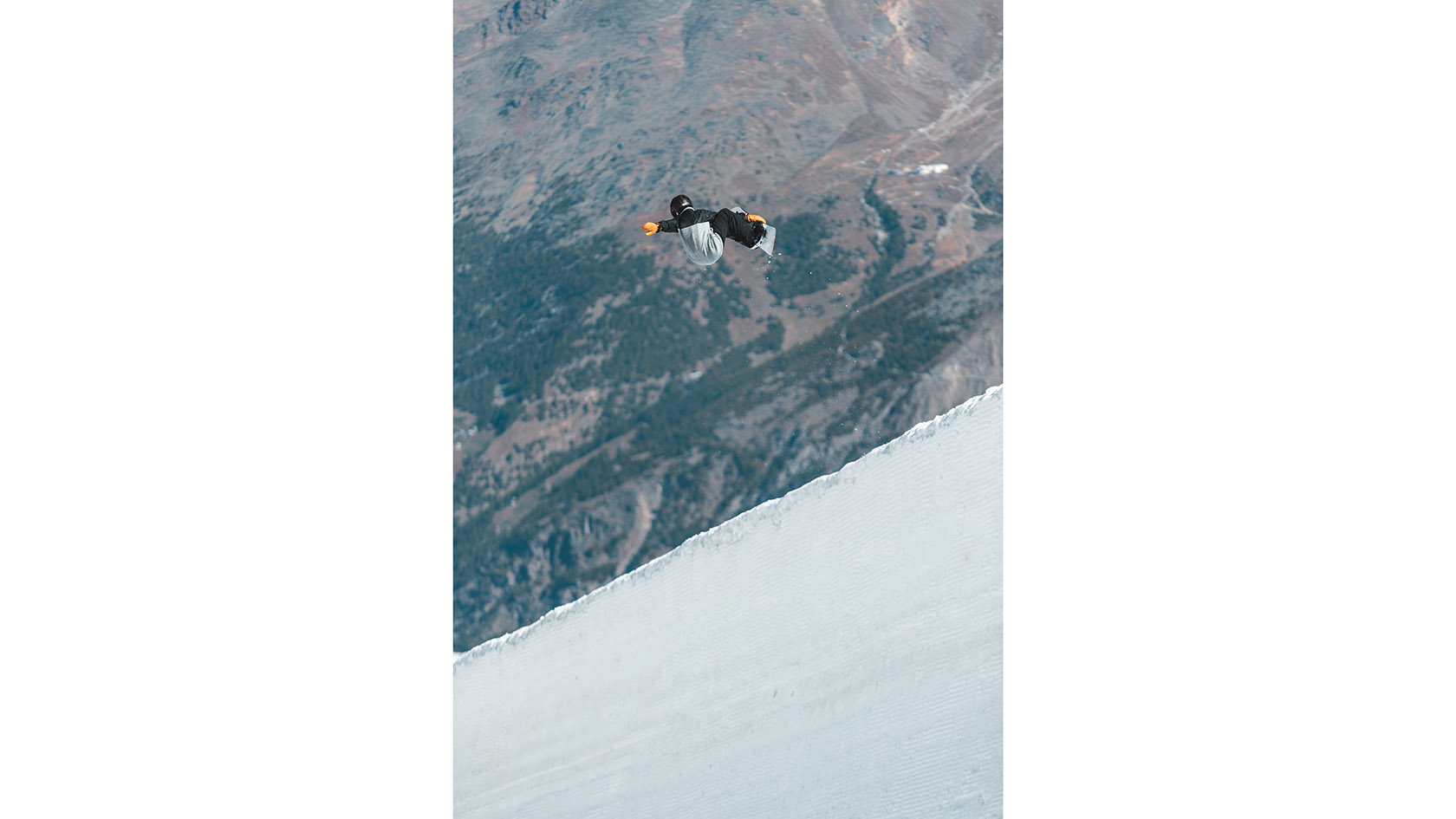 Mit dem Snowboard Freestyle Team in der Halfpipe von SaasFee